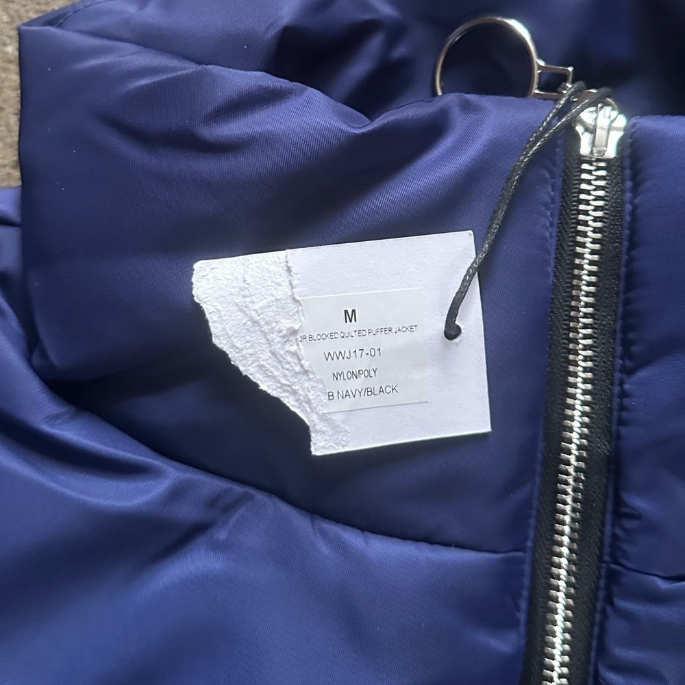 NWT WeWoreWhat Color Blocked Quilted Puffer Jacket in Navy/Black Size Medium - Picture 6 of 9